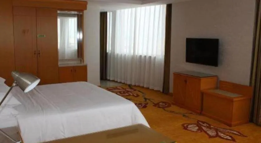 Bed in Vienna Hotel Guangdong Zhaoqing Sihui Center Jade Expo Market