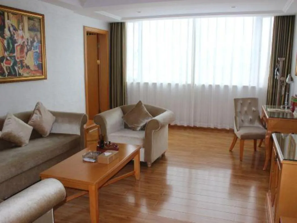 Vienna Hotel Guangdong Zhaoqing Sihui Center Jade Expo Market