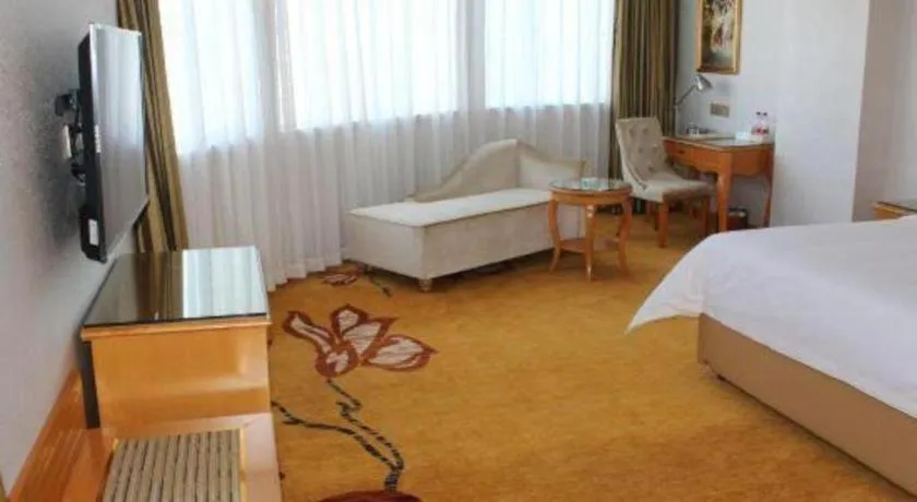 Bed in Vienna Hotel Guangdong Zhaoqing Sihui Center Jade Expo Market