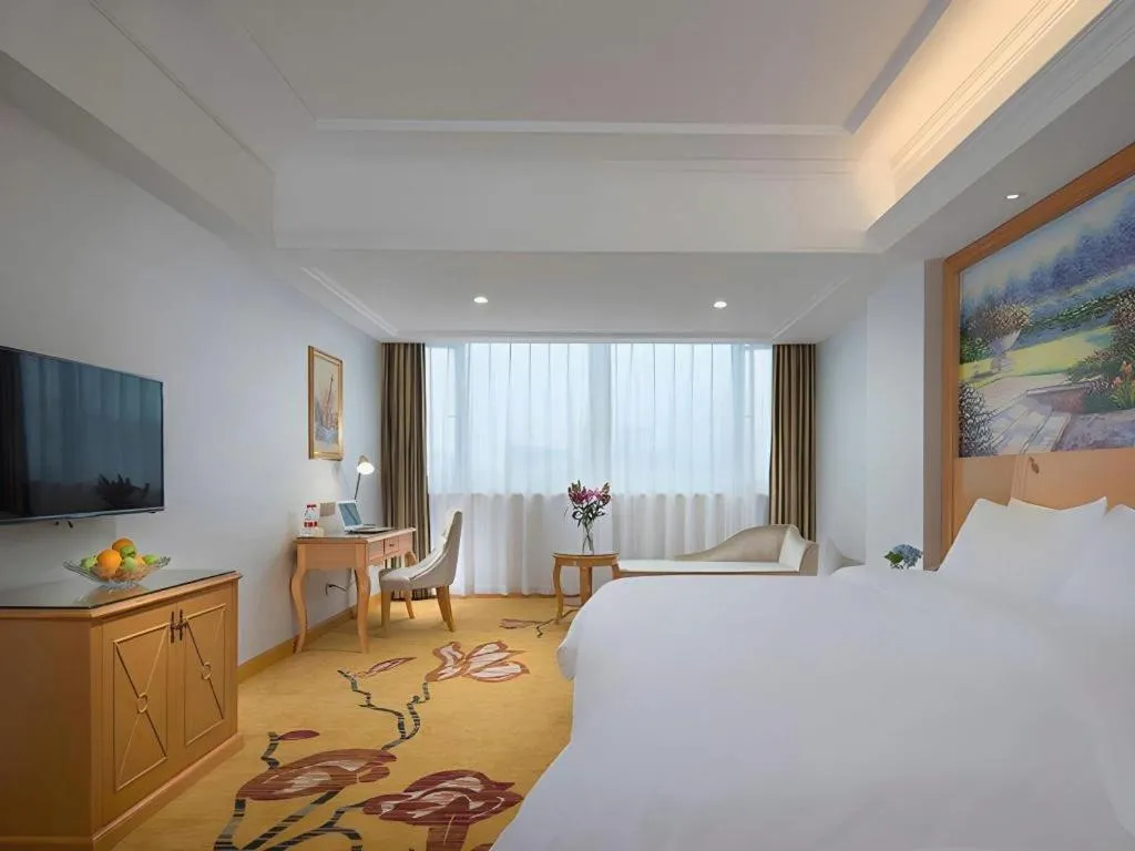 Bed in Vienna Hotel Guangdong Zhaoqing Sihui Center Jade Expo Market