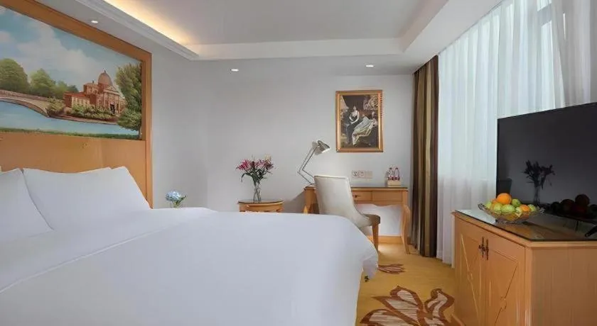 Bed in Vienna Hotel Guangdong Zhaoqing Sihui Center Jade Expo Market