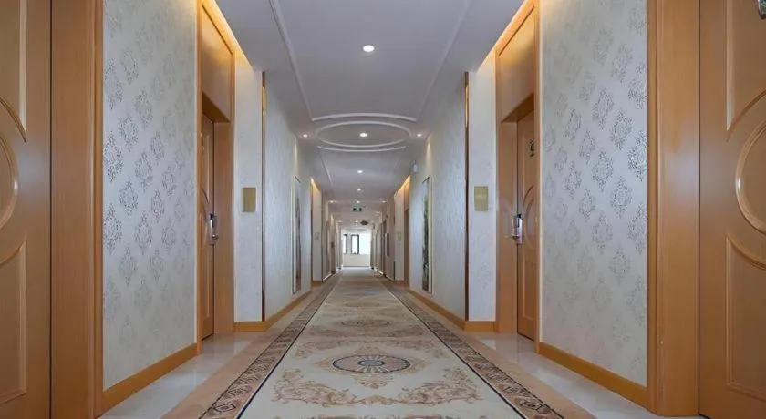 Vienna Hotel Guangdong Zhaoqing Sihui Center Jade Expo Market