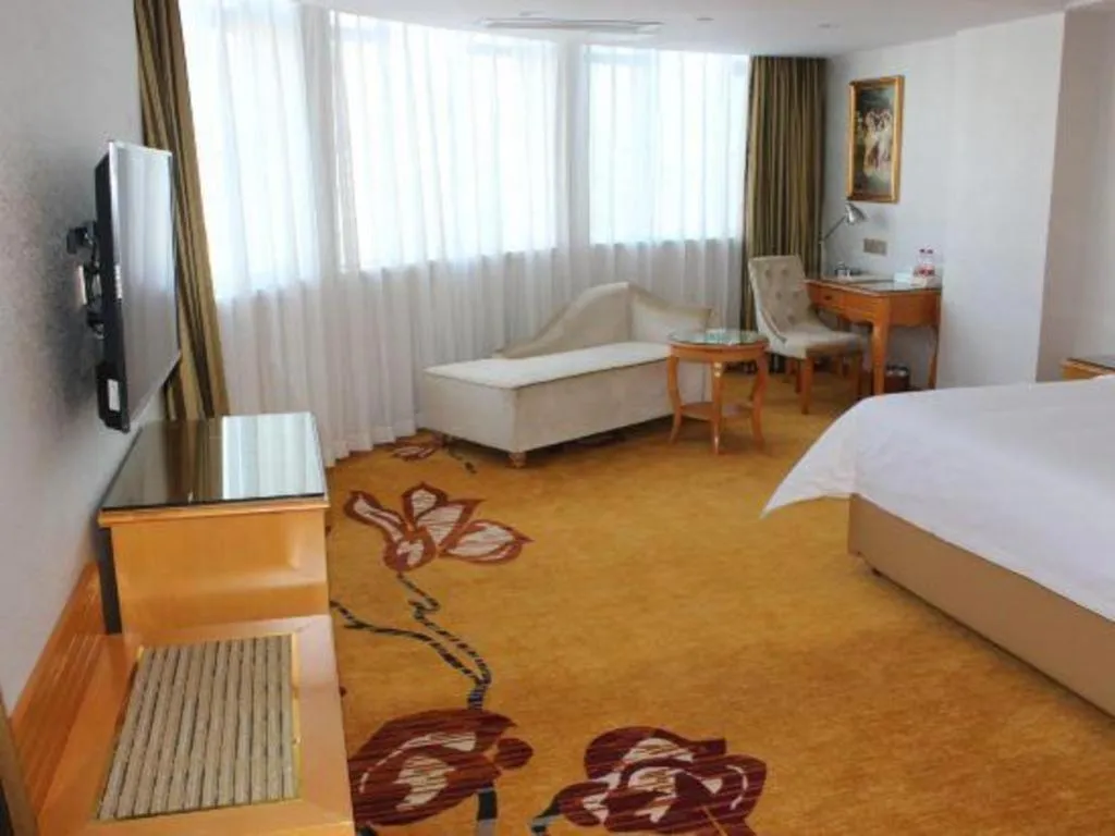 Bed in Vienna Hotel Guangdong Zhaoqing Sihui Center Jade Expo Market