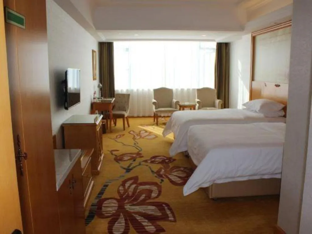 Bed in Vienna Hotel Guangdong Zhaoqing Sihui Center Jade Expo Market