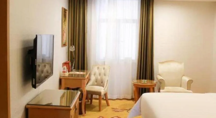 Bed in Vienna Hotel Guangdong Zhaoqing Sihui Center Jade Expo Market