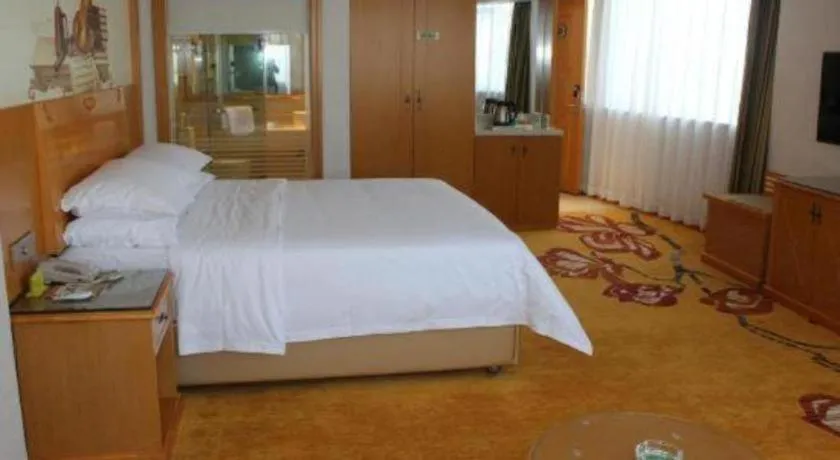 Bed in Vienna Hotel Guangdong Zhaoqing Sihui Center Jade Expo Market