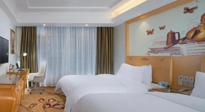 Bed in Vienna Hotel Guangdong Zhaoqing Sihui Tianguangxu