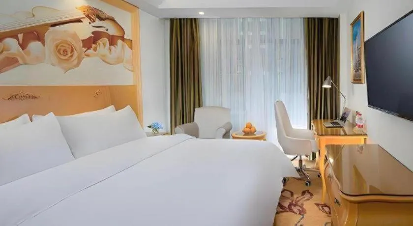 Bed in Vienna Hotel Guangdong Zhaoqing Sihui Tianguangxu