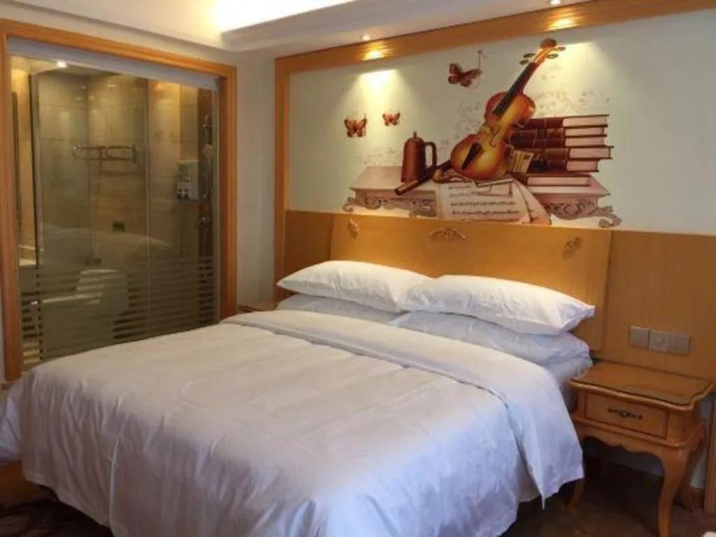 Bed in Vienna Hotel Guangdong Zhaoqing Sihui Tianguangxu