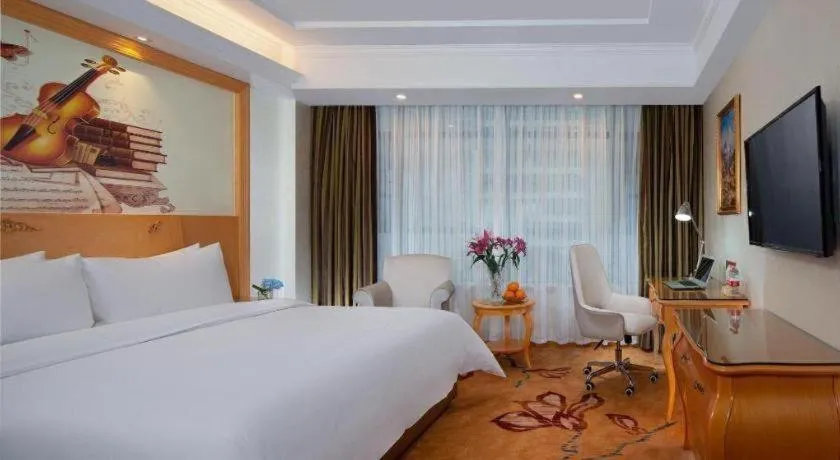 Bed in Vienna Hotel Guangdong Zhaoqing Sihui Tianguangxu