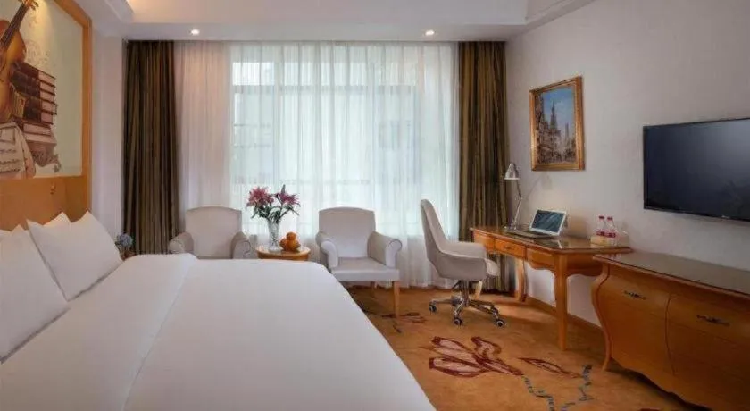 Bed in Vienna Hotel Guangdong Zhaoqing Sihui Tianguangxu