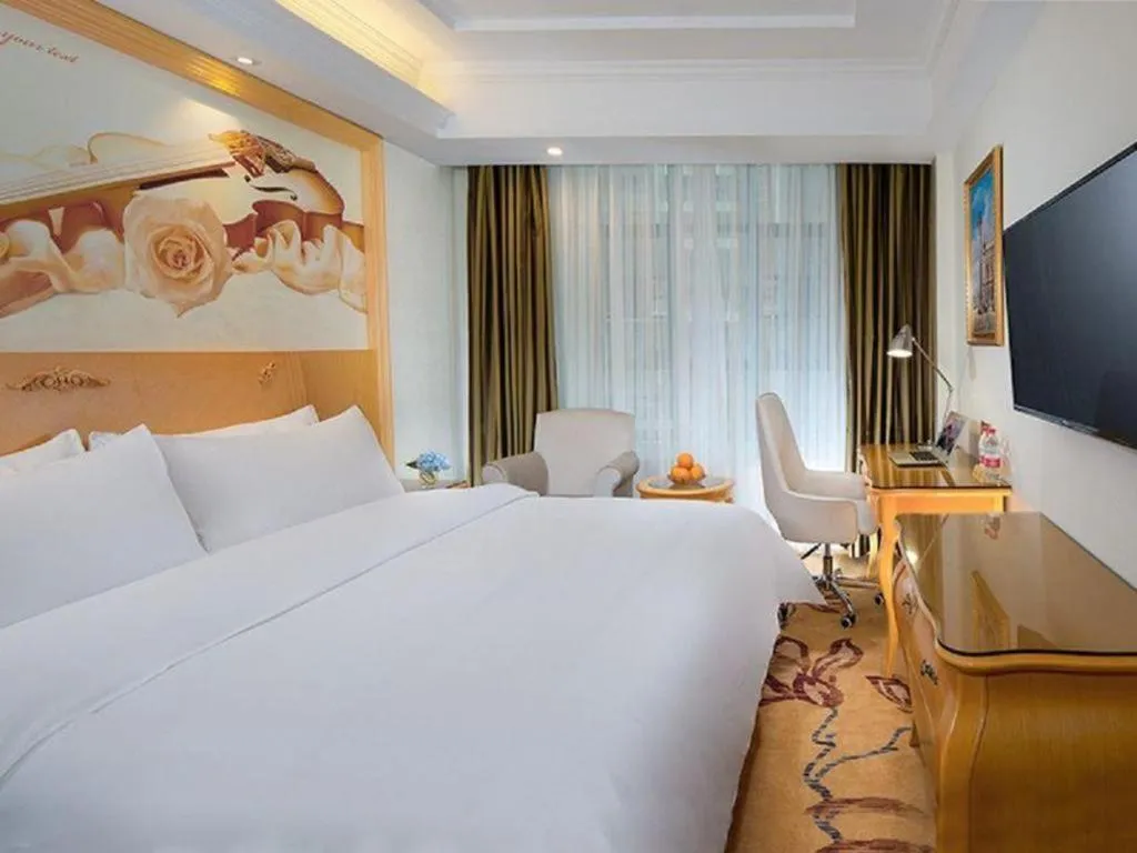 Bed in Vienna Hotel Guangdong Zhaoqing Sihui Tianguangxu