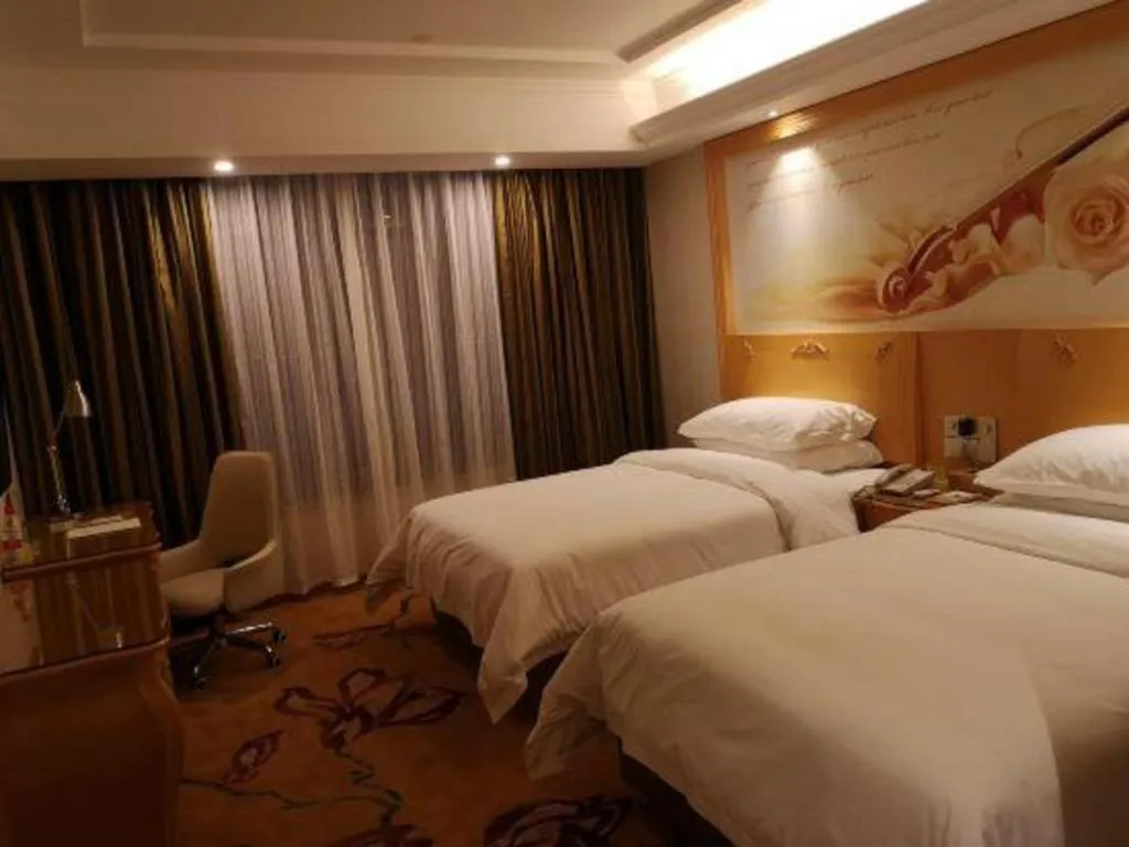 Bed in Vienna Hotel Guangdong Zhaoqing Sihui Tianguangxu