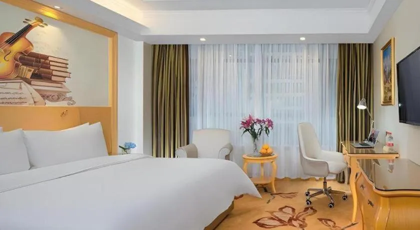 Bed in Vienna Hotel Guangdong Zhaoqing Sihui Tianguangxu