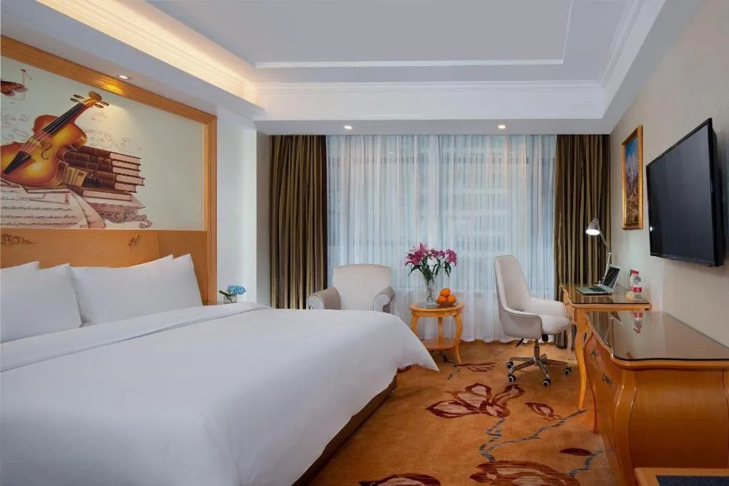 Bed in Vienna Hotel Guangdong Zhaoqing Sihui Tianguangxu