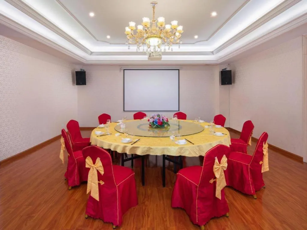 Vienna Hotel Guangdong Shantou South Bus Station