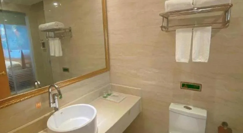 Vienna Hotel Guangdong Shantou South Bus Station