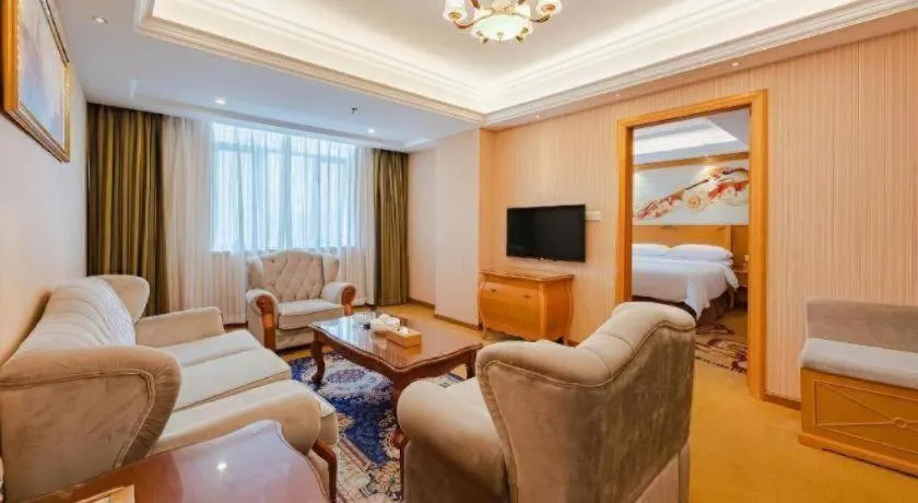 Vienna Hotel Guangdong Shantou South Bus Station