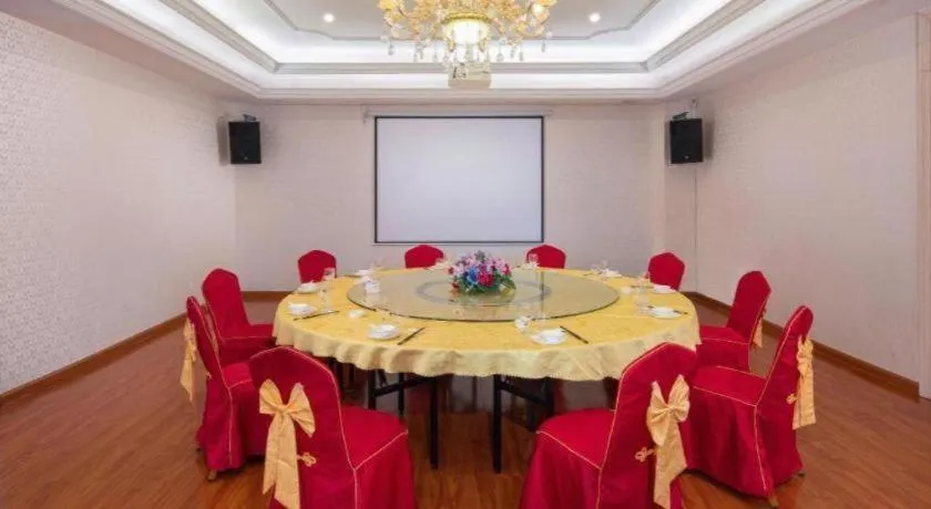 Vienna Hotel Guangdong Shantou South Bus Station