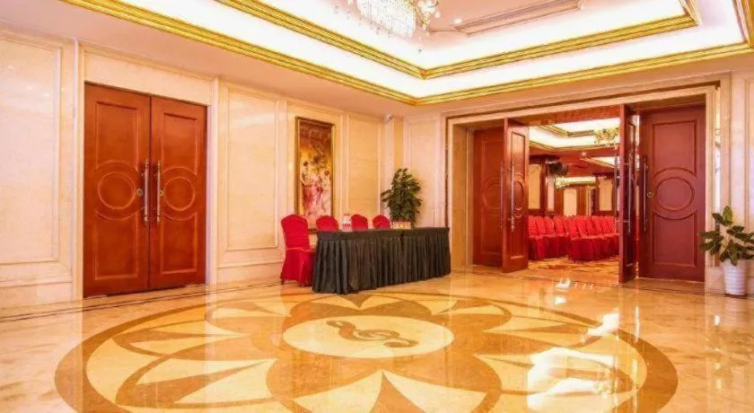 Vienna Hotel Guangdong Shantou South Bus Station