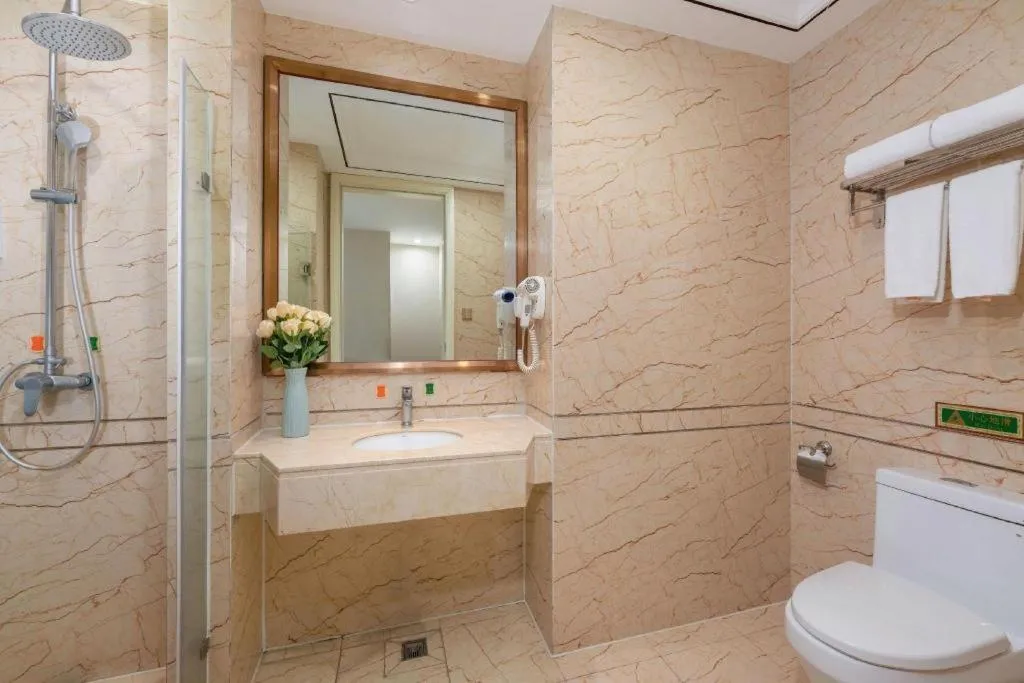 Vienna Hotel Guangdong Shantou South Bus Station