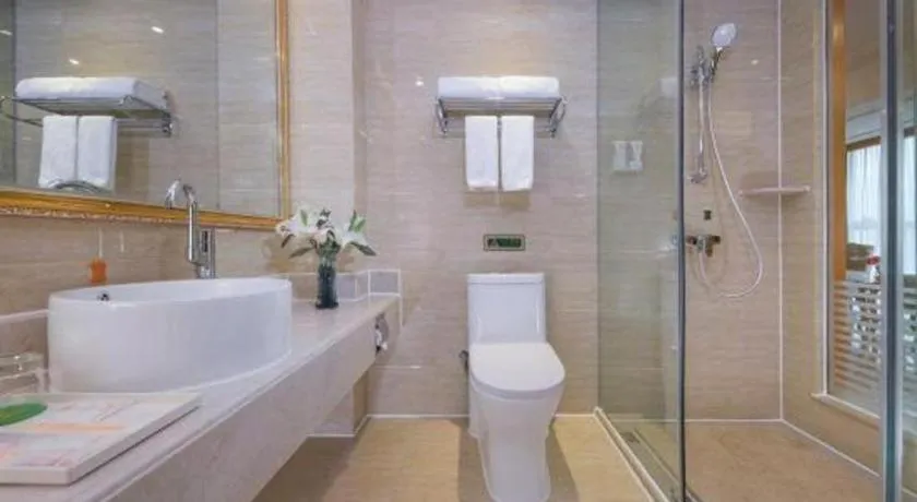 Vienna Hotel Chongqing West Station Southwesten Hospital