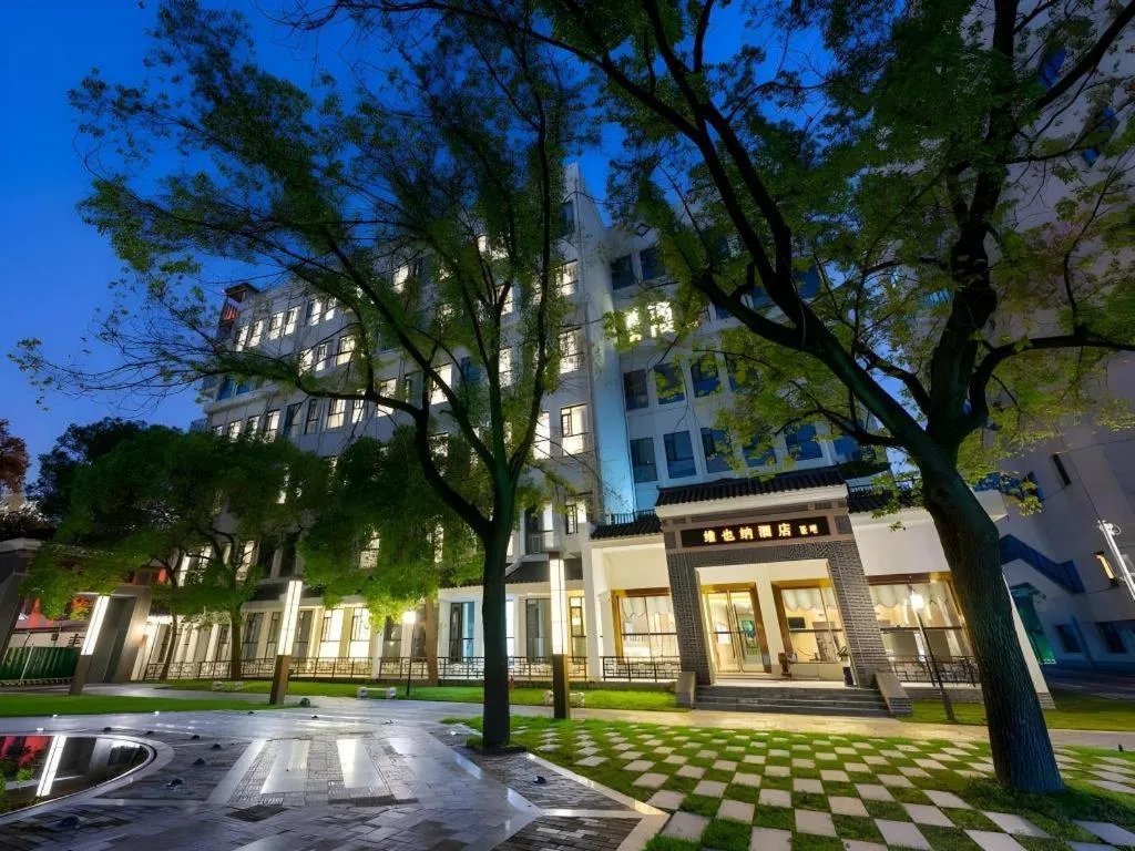 Vienna Hotel Wuhan Guobo Jiangang Metro Station