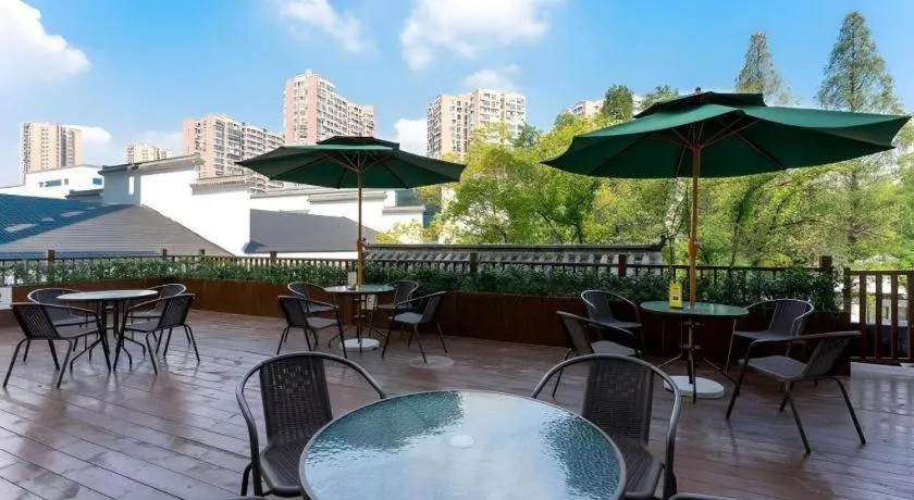 Vienna Hotel Wuhan Guobo Jiangang Metro Station