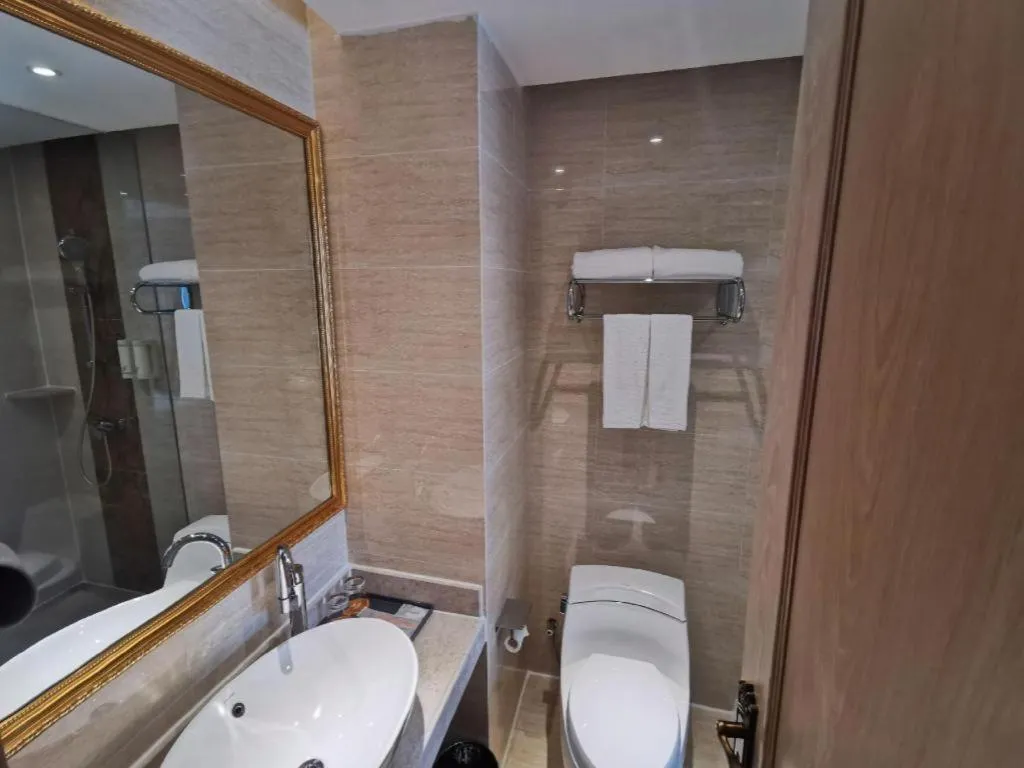 Vienna Hotel Wuhan Guobo Jiangang Metro Station