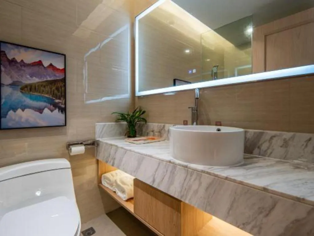 Vienna Hotel Wuhan Guobo Jiangang Metro Station