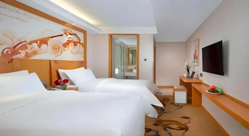 Bed in Vienna Hotel Jilin Dunhua High-Speed Railway Station
