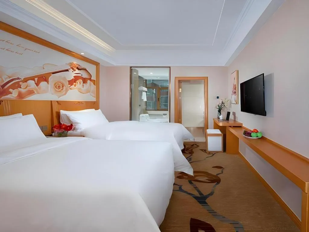Bed in Vienna Hotel Jilin Dunhua High-Speed Railway Station