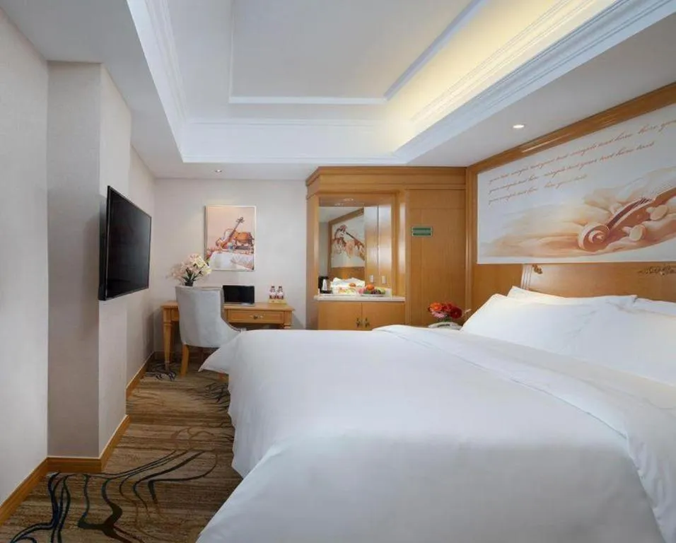 Bed in Vienna Hotel Jilin Dunhua High-Speed Railway Station