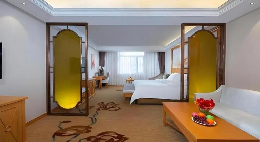 Bed in Vienna Hotel Jilin Dunhua High-Speed Railway Station