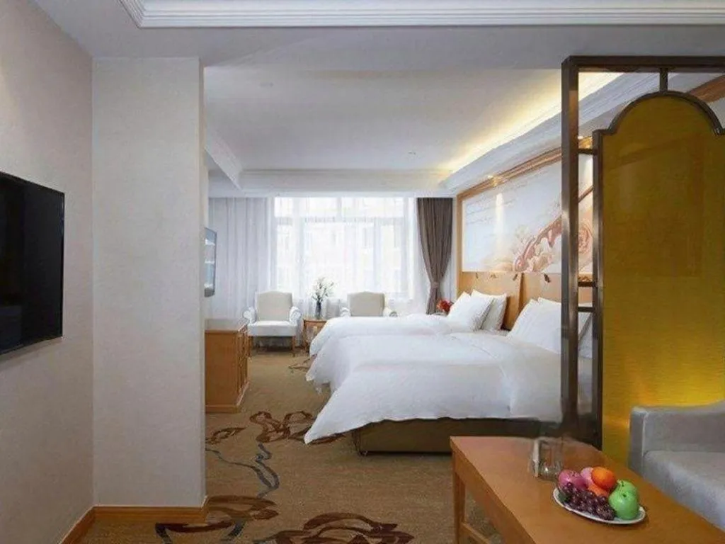 Bed in Vienna Hotel Jilin Dunhua High-Speed Railway Station