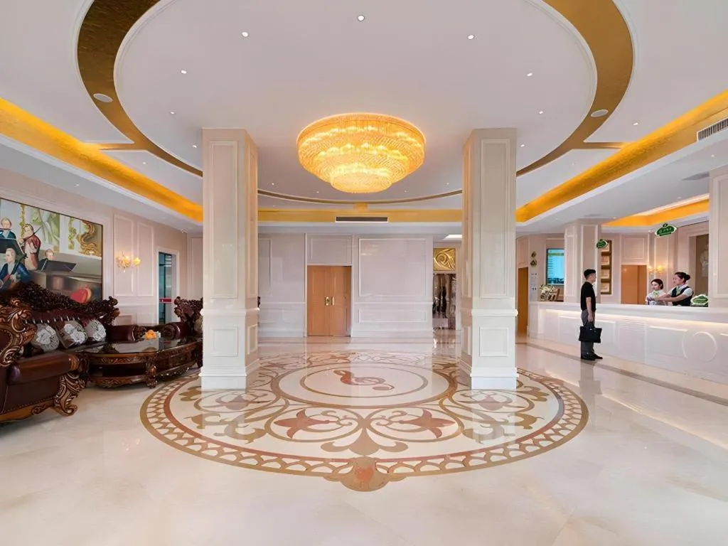 Vienna Hotel Hubei Jinzhou Changjiang University