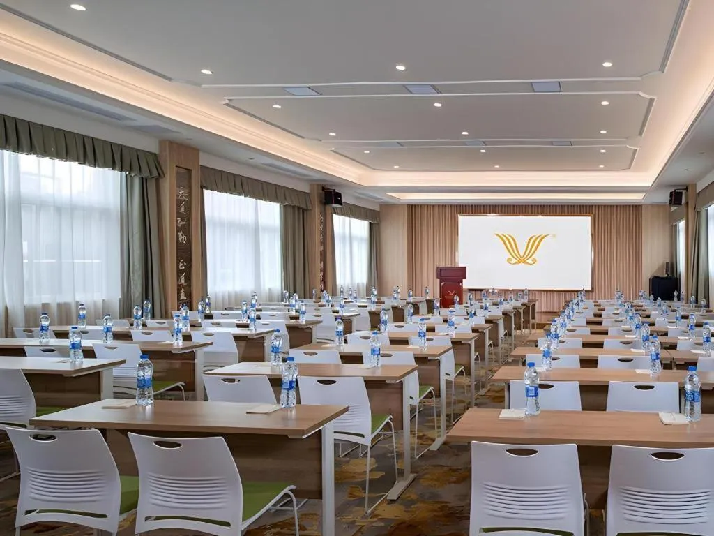 Vienna Hotel Hubei Jinzhou Changjiang University