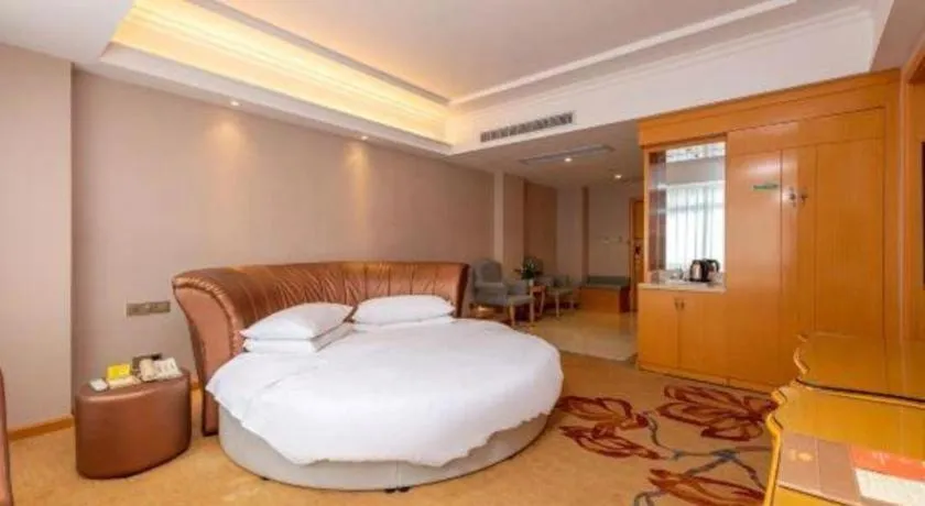 Bed in Vienna Hotel Guangxi Guilin Gongchengtianjie