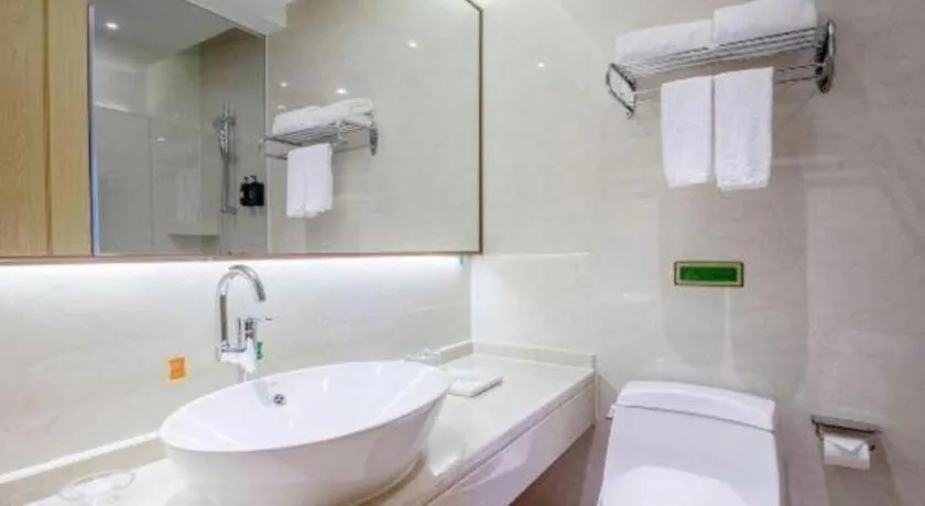 Vienna Hotel Guangdong Zhongshan Xiaolan High-Speed Railway Station