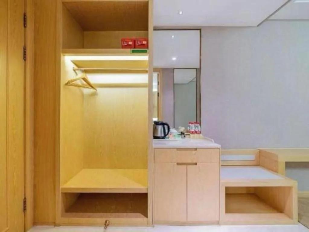 Vienna Hotel Guangdong Zhongshan Xiaolan High-Speed Railway Station