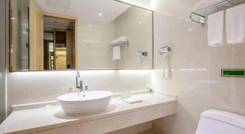 Vienna Hotel Guangdong Zhongshan Xiaolan High-Speed Railway Station