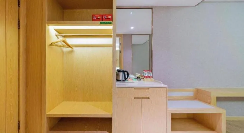 Vienna Hotel Guangdong Zhongshan Xiaolan High-Speed Railway Station