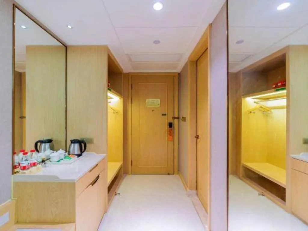 Vienna Hotel Guangdong Zhongshan Xiaolan High-Speed Railway Station