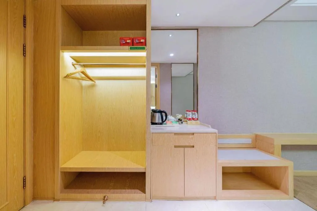 Vienna Hotel Guangdong Zhongshan Xiaolan High-Speed Railway Station