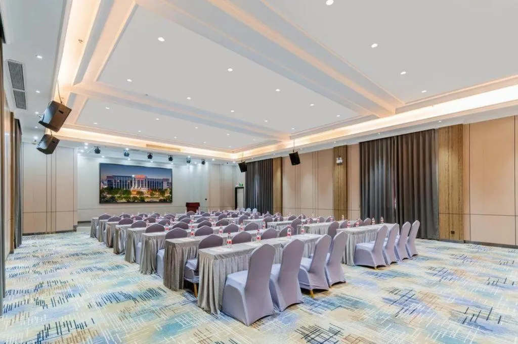 Vienna Hotel Guangdong Zhongshan Xiaolan High-Speed Railway Station