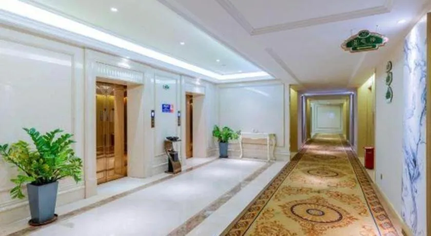 Bed in Vienna Hotel Guangdong Zhongshan Xiaolan High-Speed Railway Station