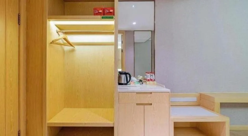 Vienna Hotel Guangdong Zhongshan Xiaolan High-Speed Railway Station