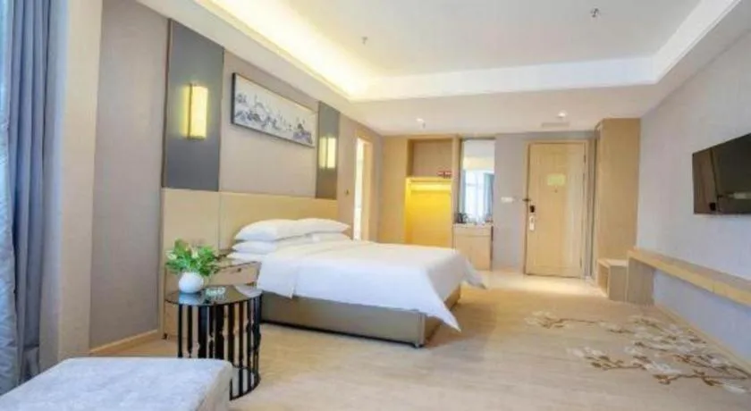 Bed in Vienna Hotel Guangdong Zhongshan Xiaolan High-Speed Railway Station