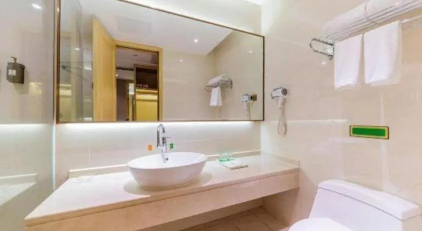 Vienna Hotel Guangdong Zhongshan Xiaolan High-Speed Railway Station