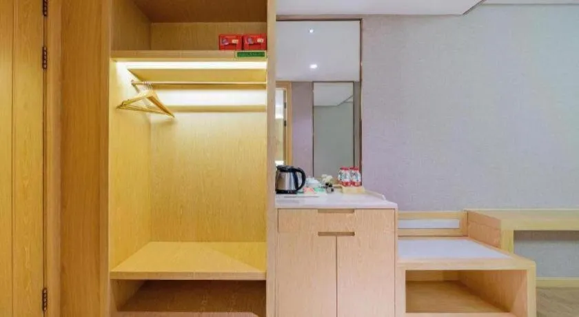 Vienna Hotel Guangdong Zhongshan Xiaolan High-Speed Railway Station